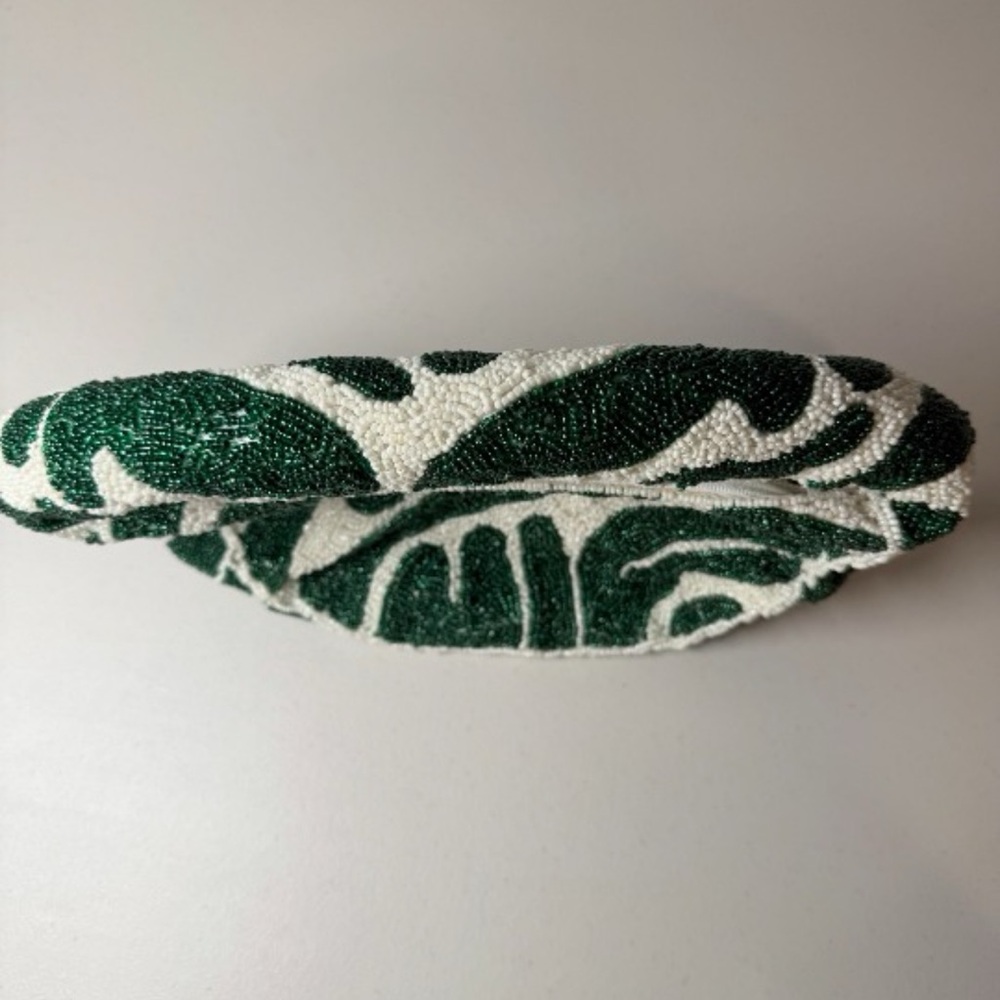 Green and White Beaded Clutch - Picture 5 of 8
